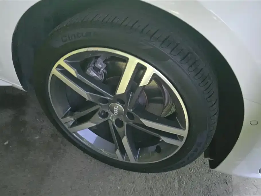 Audi A4L 2021 из CN, фото 6