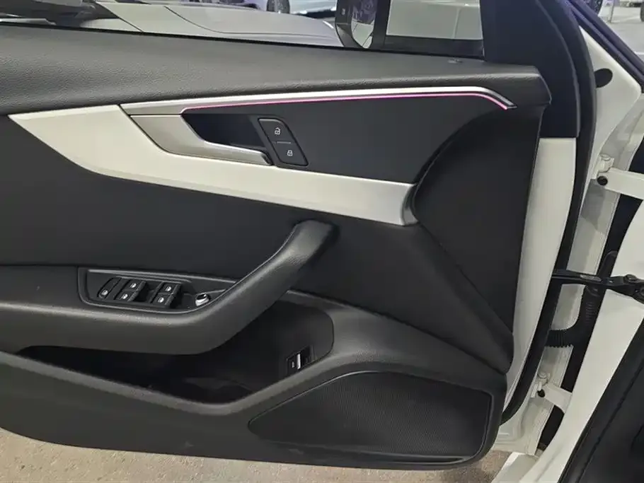 Audi A4L 2021 из CN, фото 7