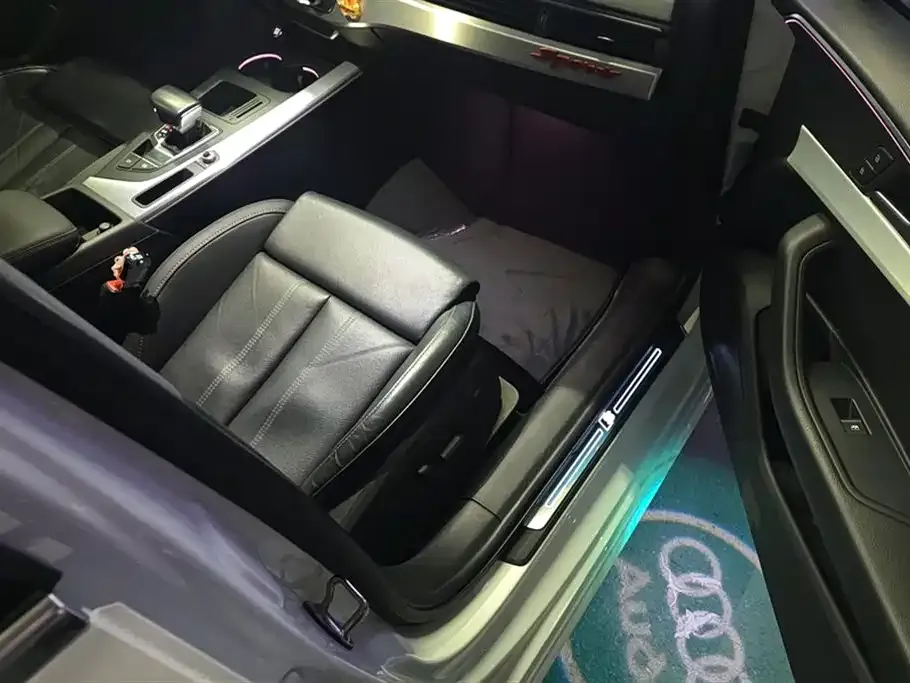 Audi A4L 2021 из CN, фото 8