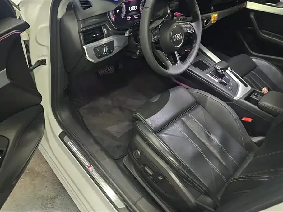 Audi A4L 2021 из CN, фото 9