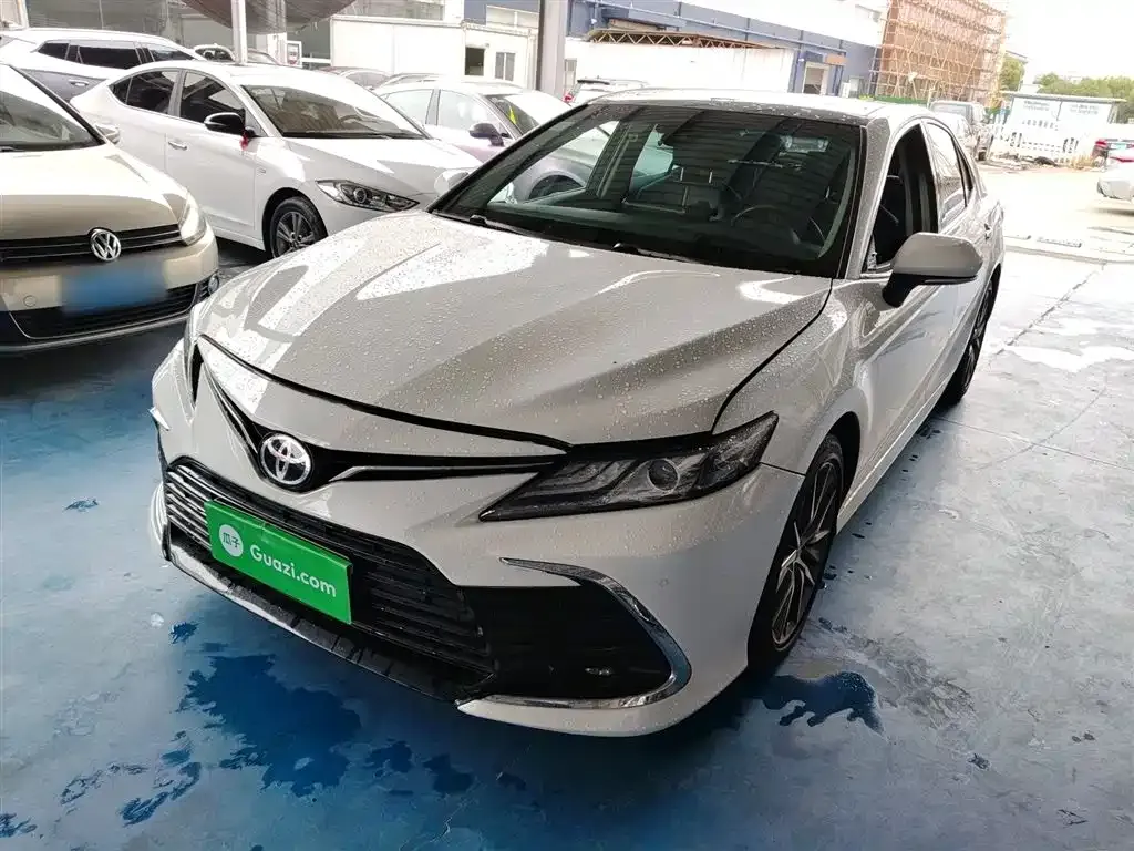 Toyota Camry — фото 2