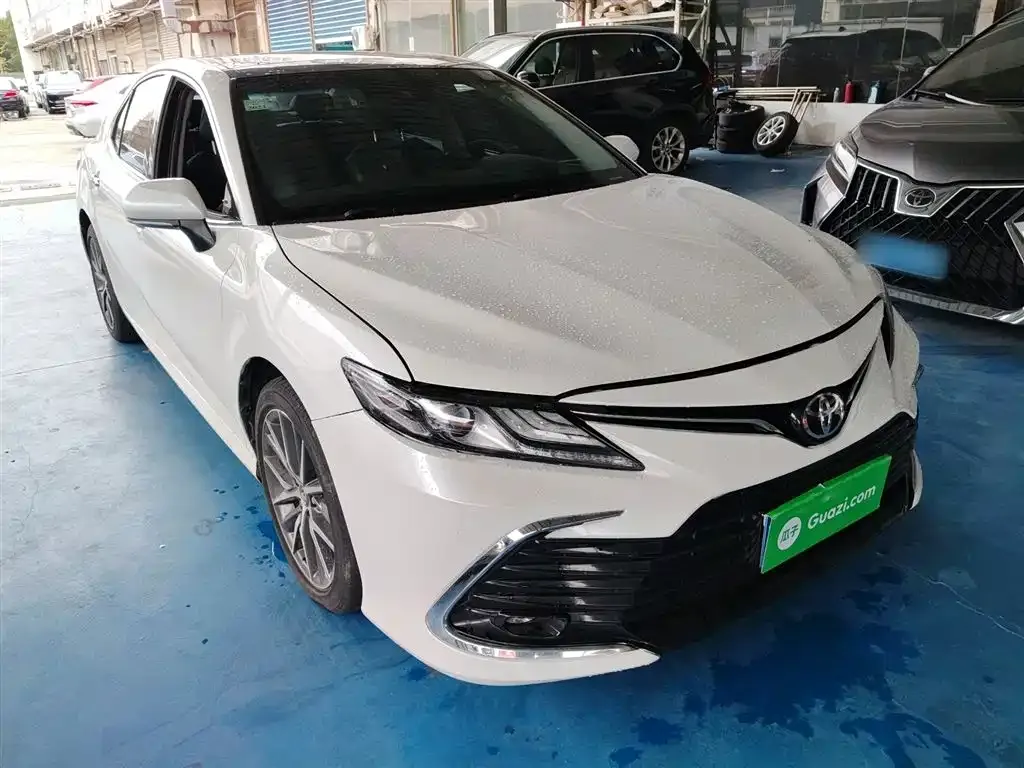 Toyota Camry — фото 4