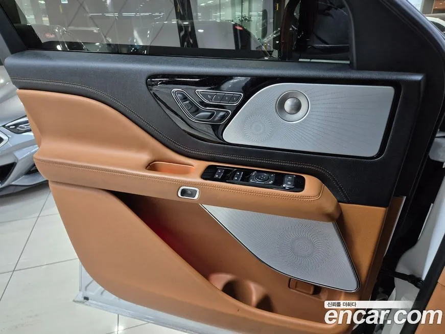 Lincoln Aviator — фото 10