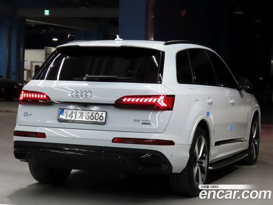 Audi Q7 2023 из KR, фото 2