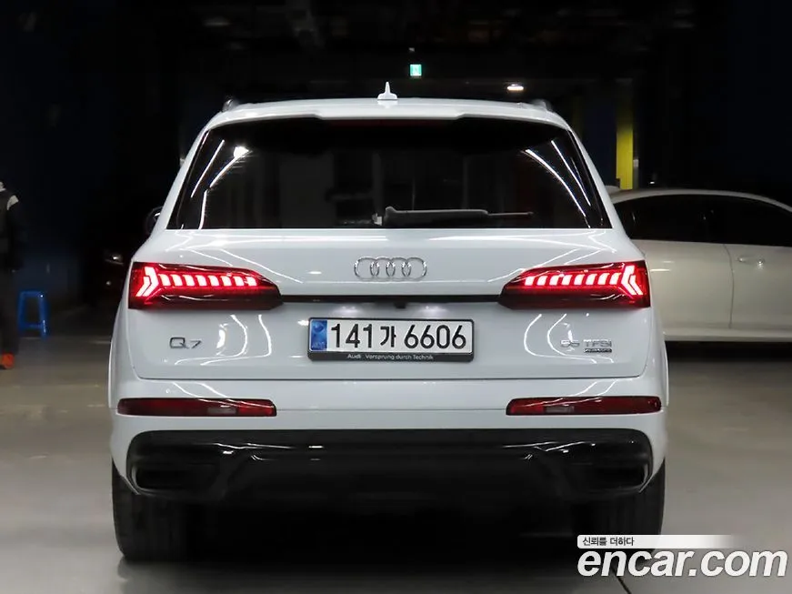 Audi Q7 2023 из KR, фото 4