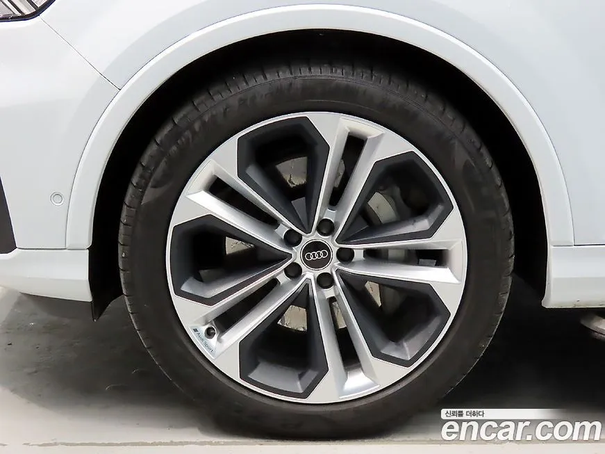 Audi Q7 2023 из KR, фото 5