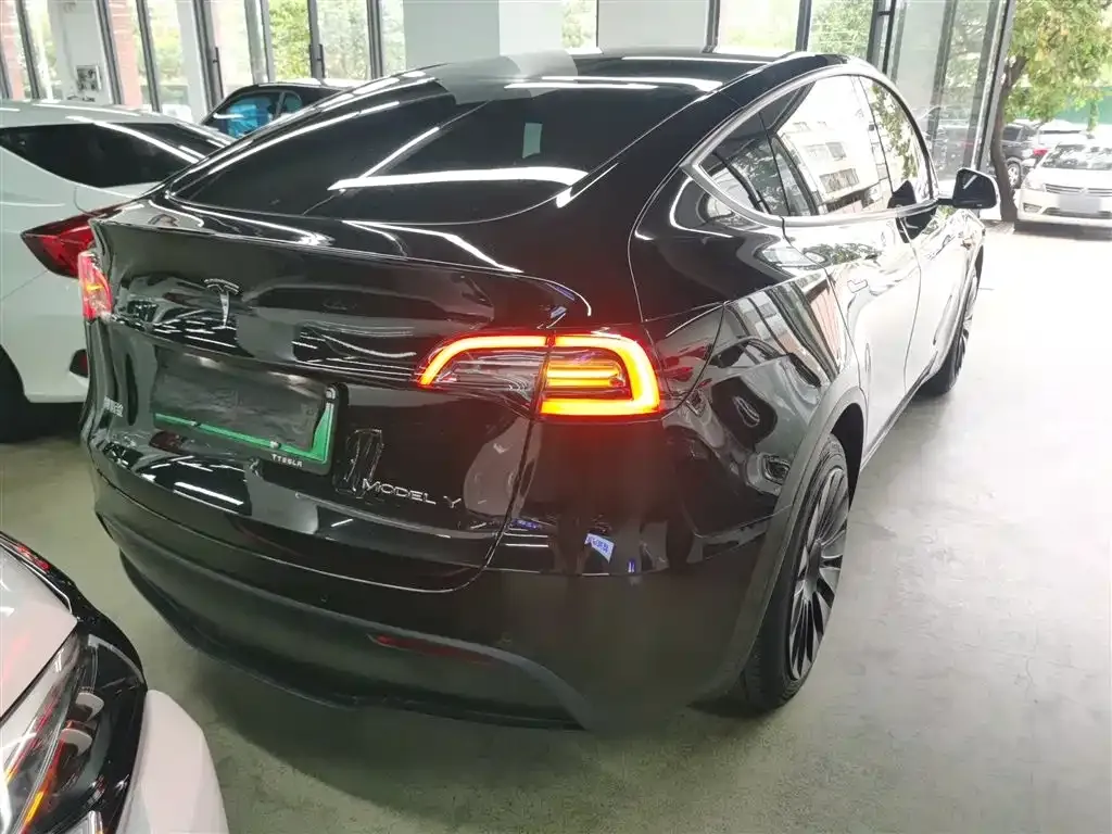 Tesla Model Y — фото 7