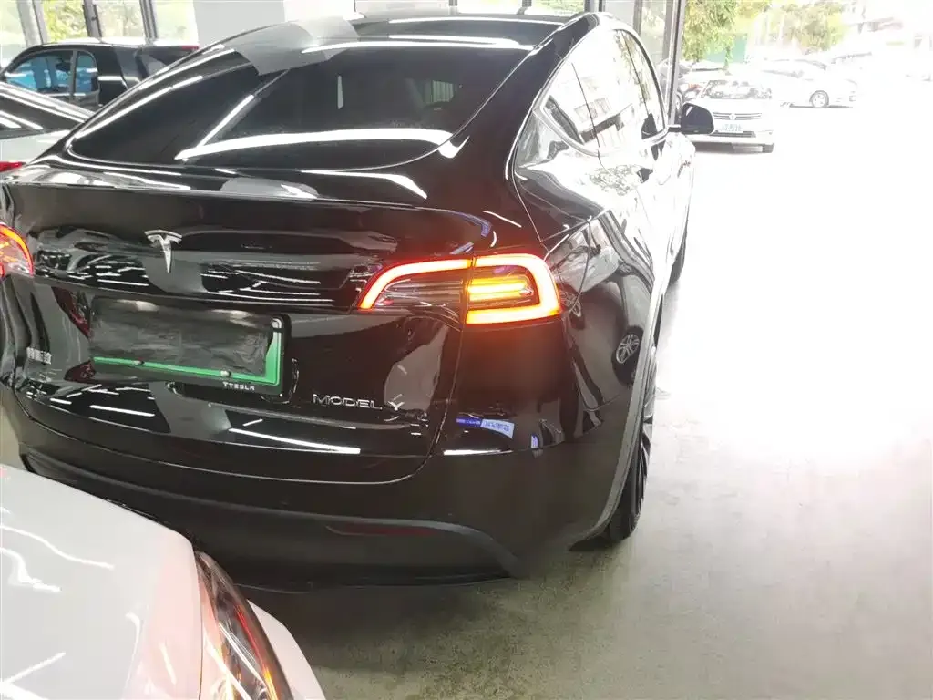Tesla Model Y — фото 8
