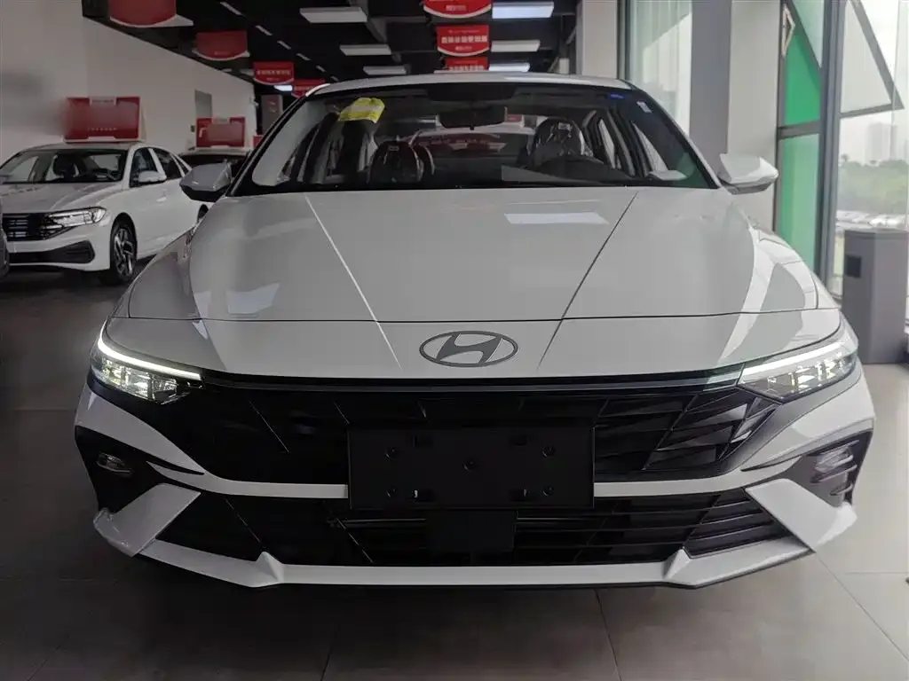 Hyundai Elantra 2025 из CN, фото 3