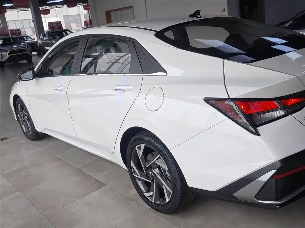 Hyundai Elantra 2025 из CN, фото 5