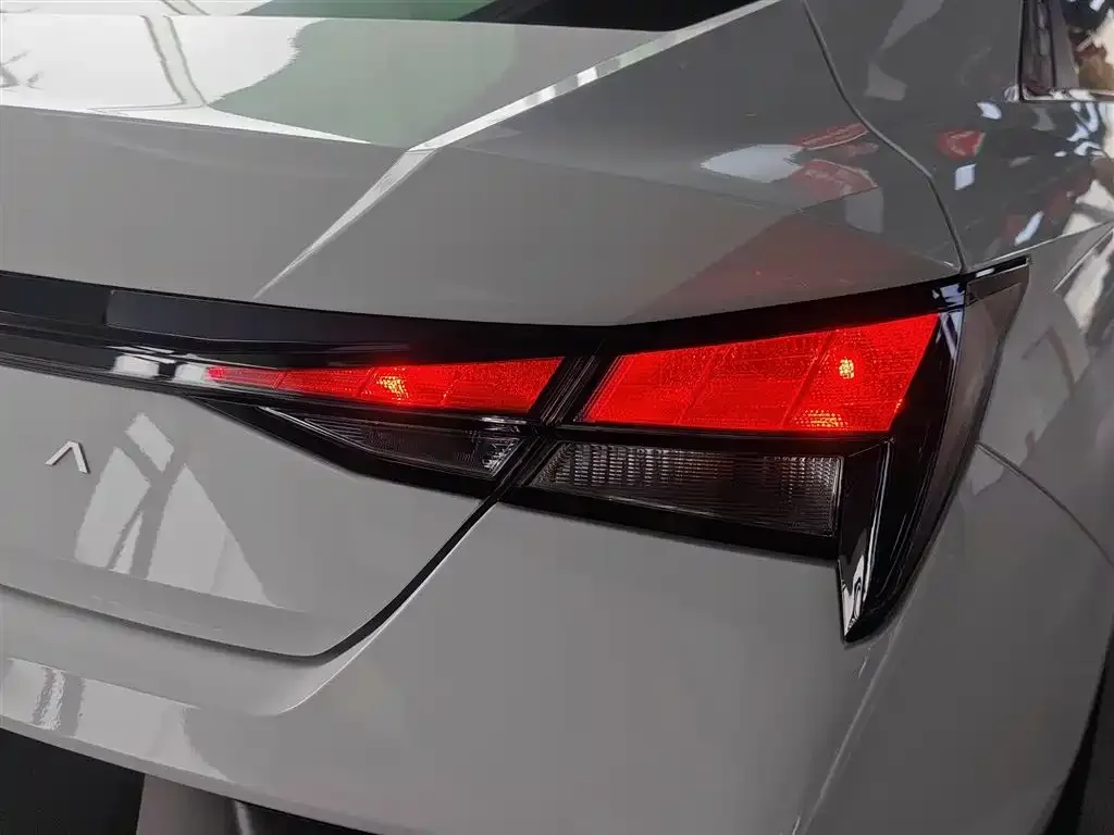 Hyundai Elantra 2025 из CN, фото 8