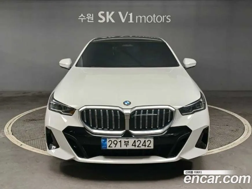 BMW 5-Series 2024 из KR, фото 1