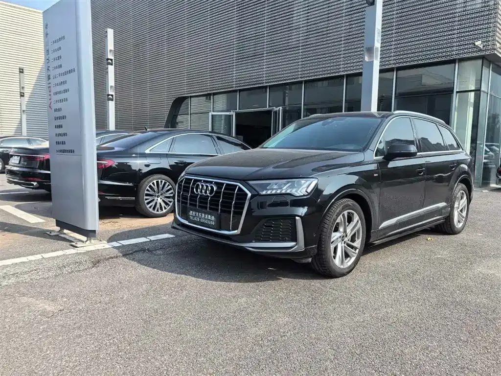 Audi Q7 2024 из CN, фото 2