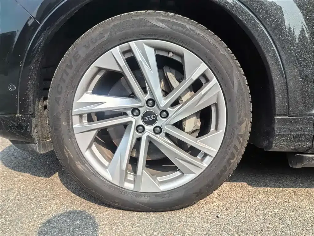Audi Q7 2024 из CN, фото 3