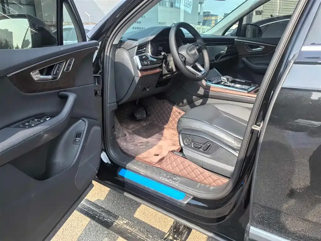 Audi Q7 2024 из CN, фото 4