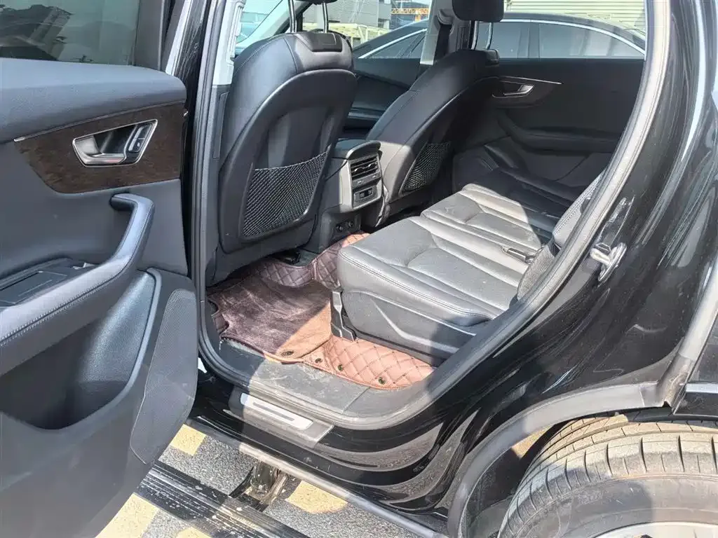 Audi Q7 2024 из CN, фото 5