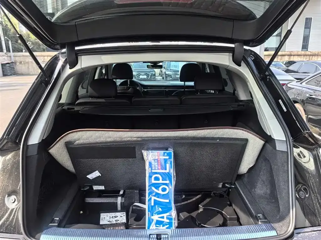 Audi Q7 2024 из CN, фото 6