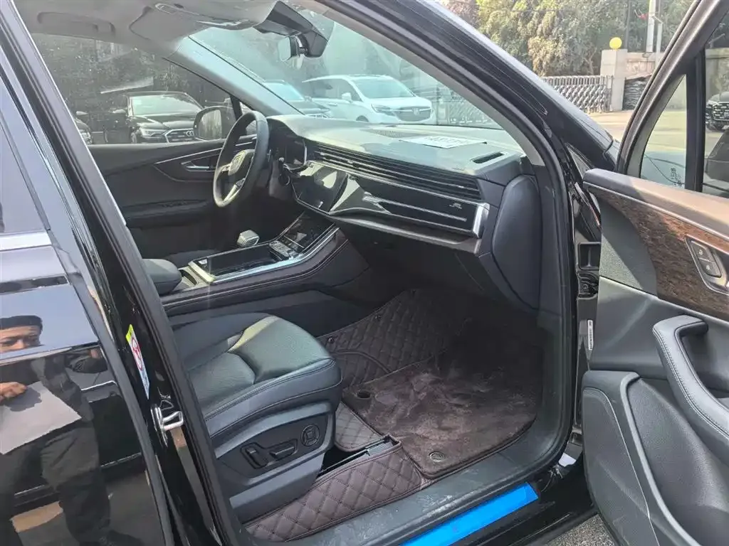 Audi Q7 2024 из CN, фото 7