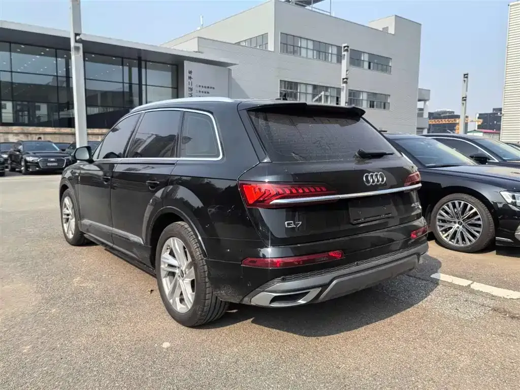 Audi Q7 2024 из CN, фото 8