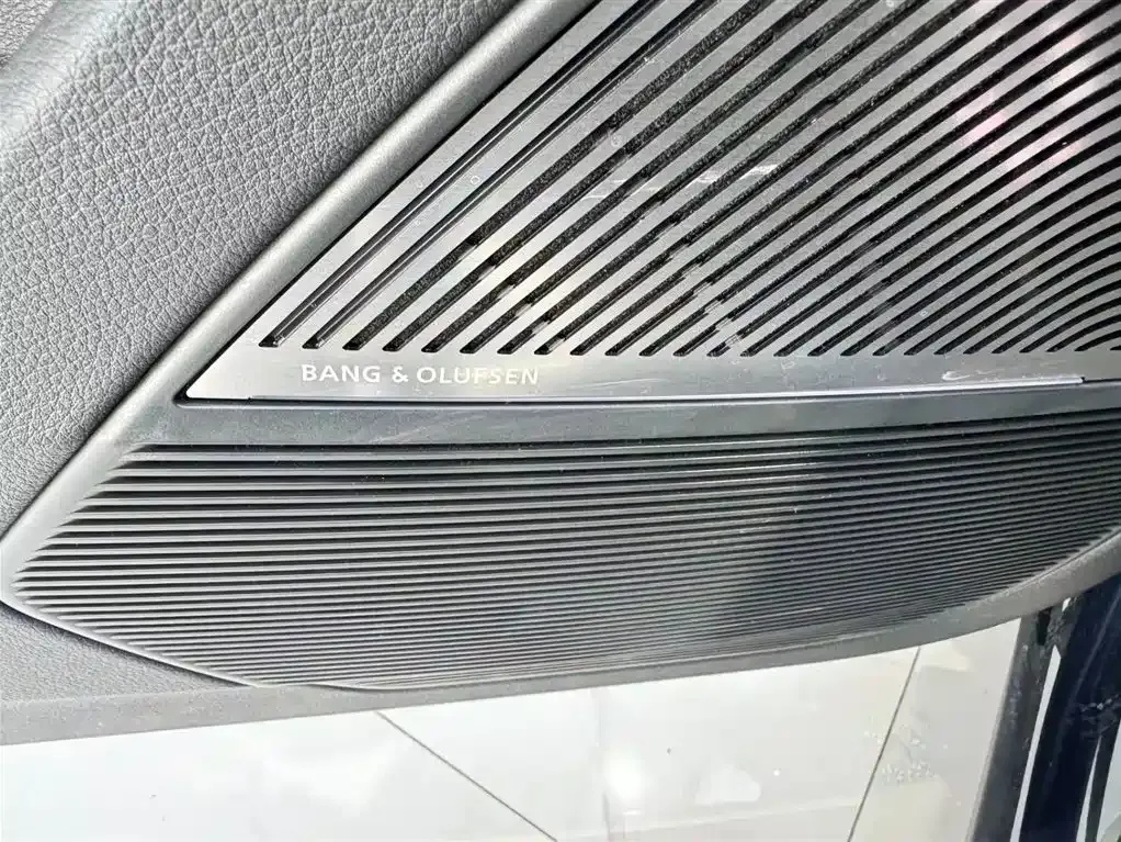 Audi SQ7 2024 из CN, фото 10
