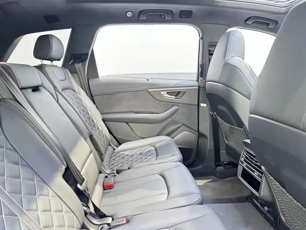 Audi SQ7 2024 из CN, фото 8