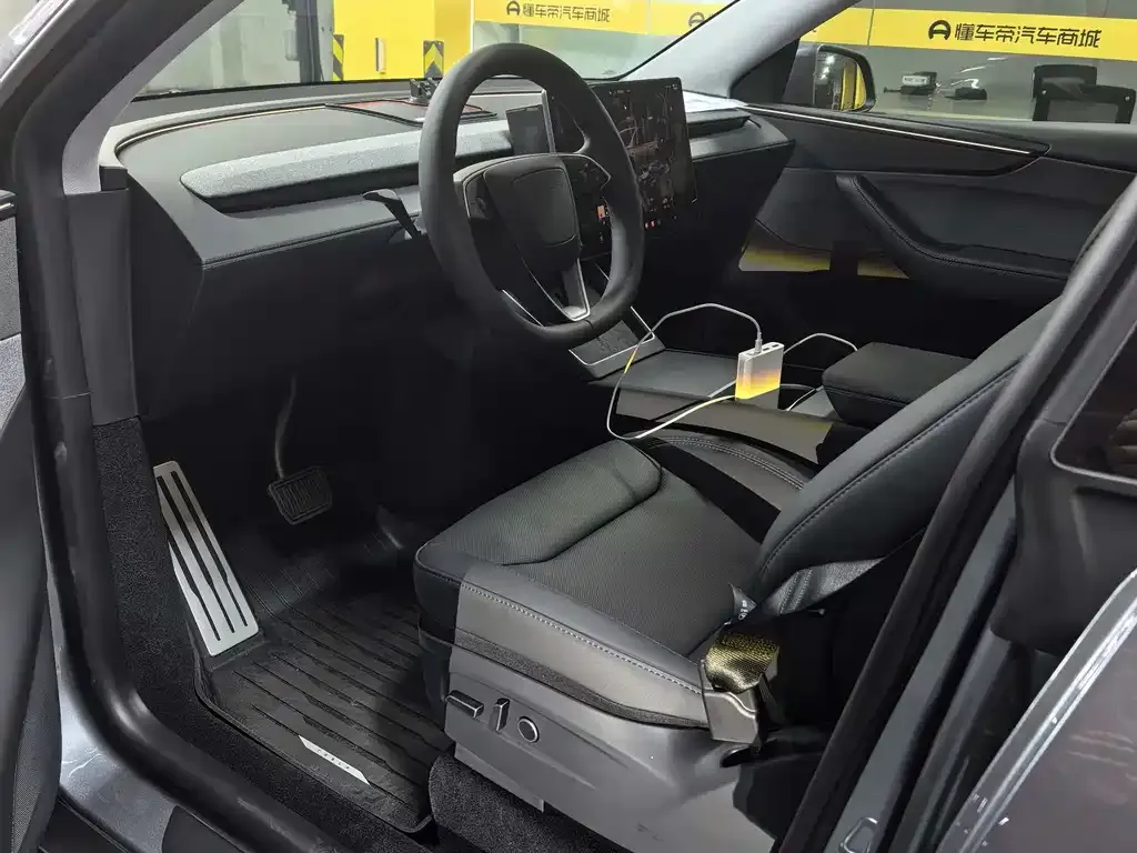 Tesla Model Y 2025 из CN, фото 4