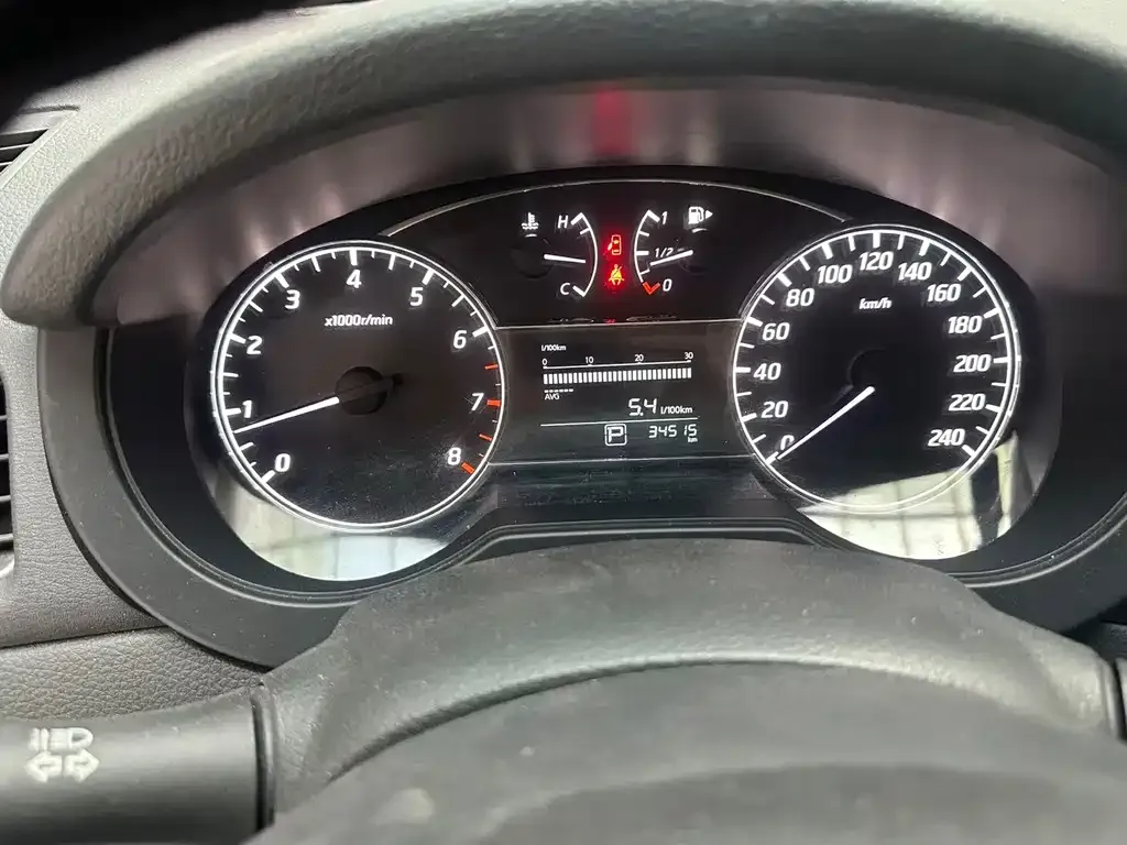 Nissan Tiida 2022 из CN, фото 9