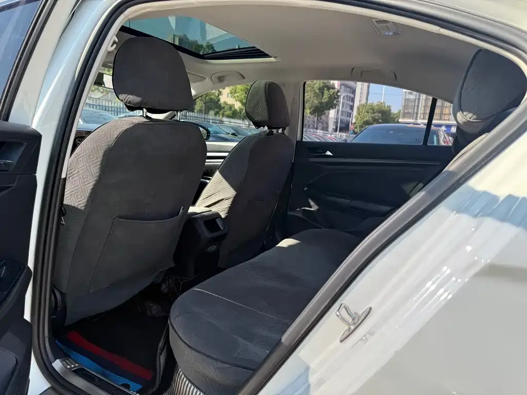 Volkswagen Bora 2023 из CN, фото 10