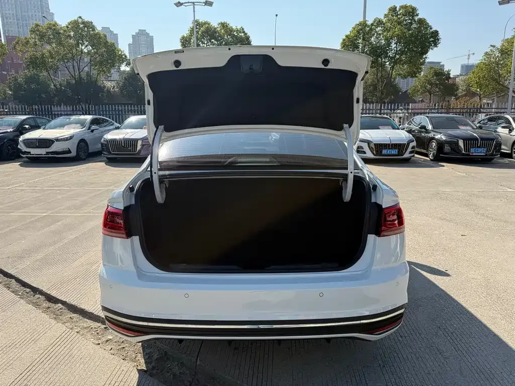 Volkswagen Bora 2023 из CN, фото 8