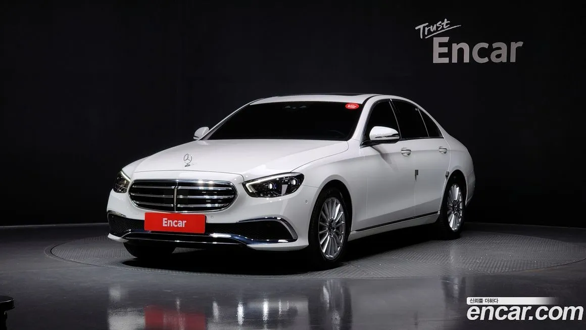 Mercedes-Benz E-Class — фото 1