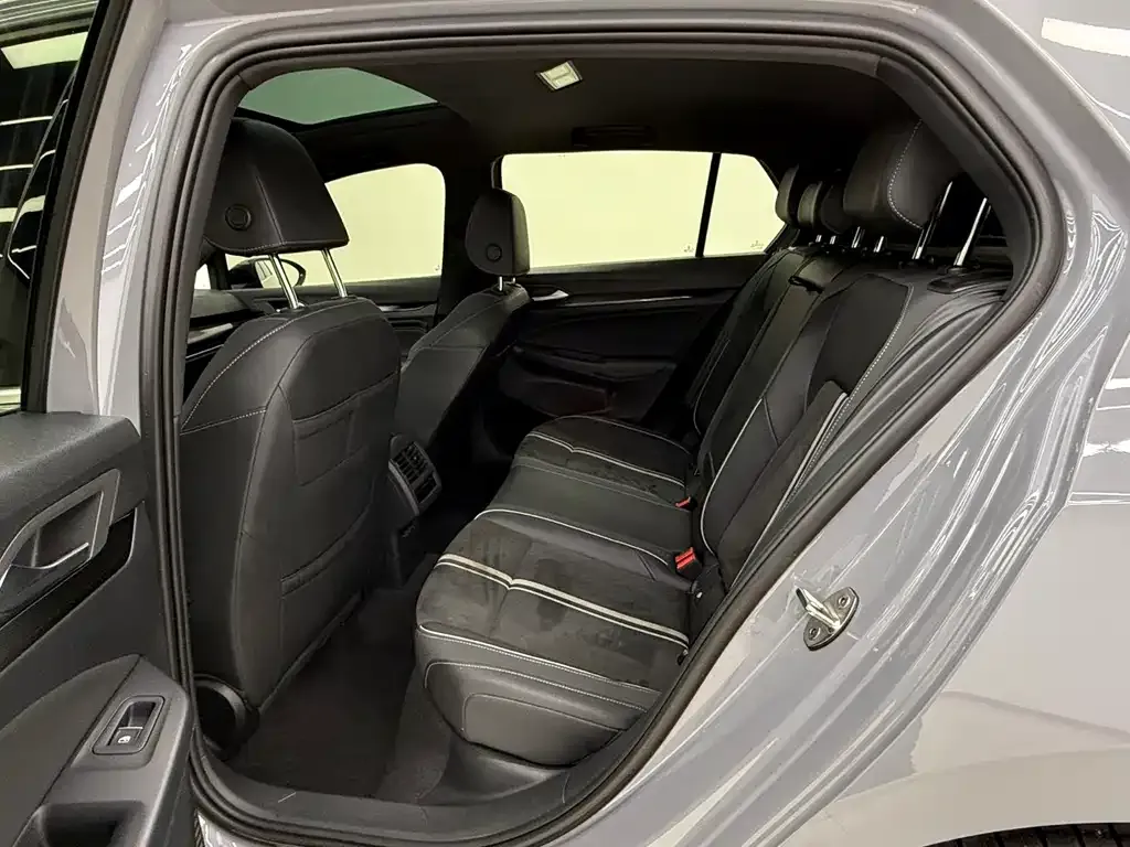 Volkswagen Golf 2022 из CN, фото 8