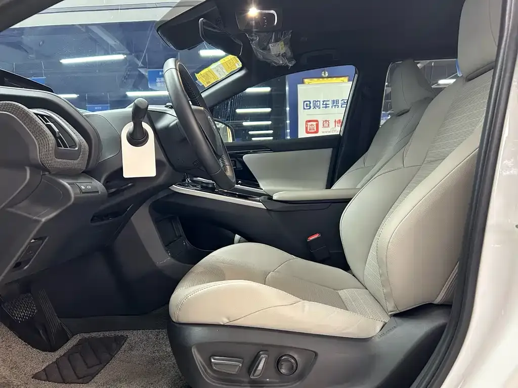 Toyota Platinum 4X 2025 из CN, фото 4
