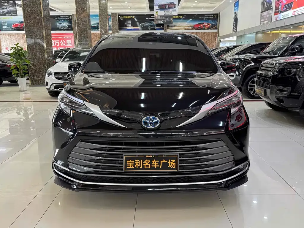 Toyota Sienna 2023 из CN, фото 1