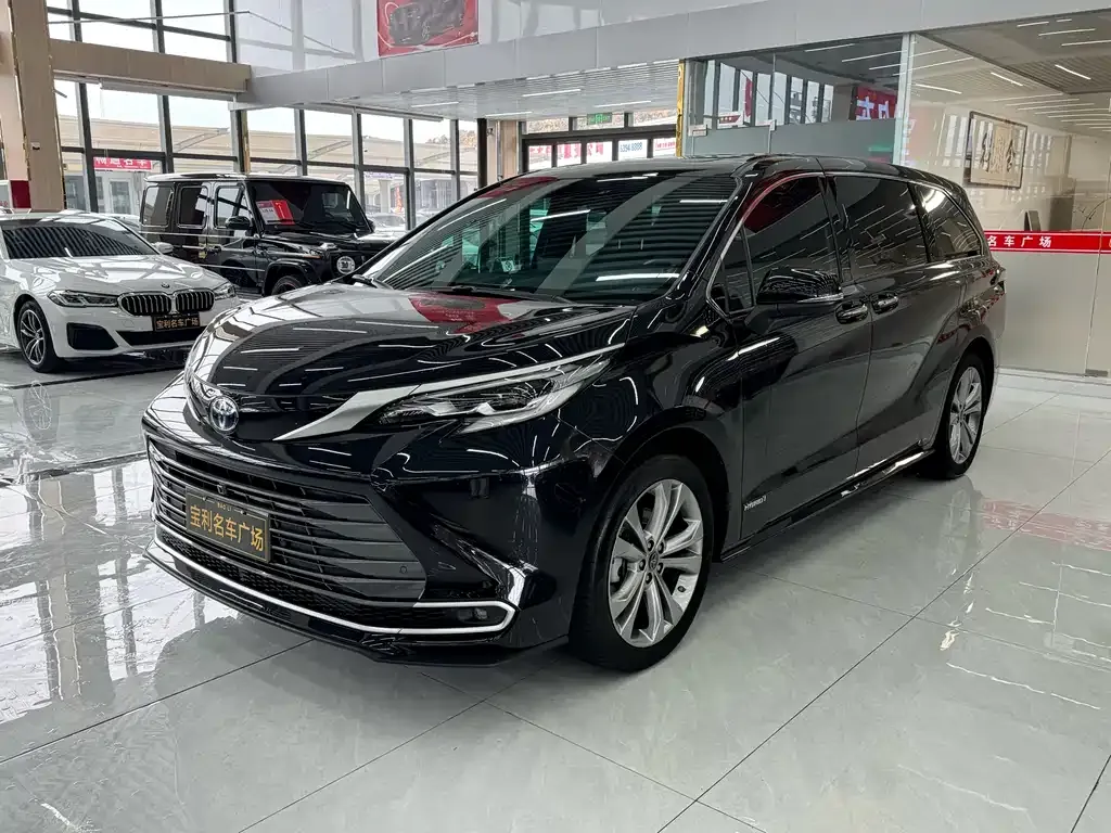 Toyota Sienna 2023 из CN, фото 2