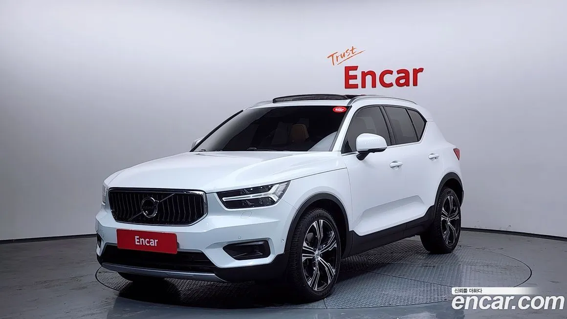 Volvo XC40 — фото 1