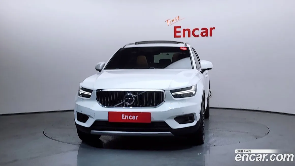 Volvo XC40 — фото 3