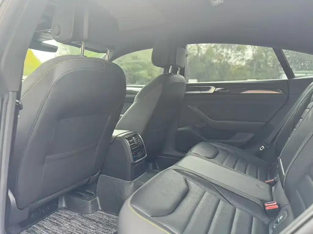 Volkswagen CC 2023 из CN, фото 8