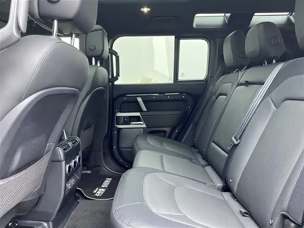 Land Rover Defender 2023 из CN, фото 8
