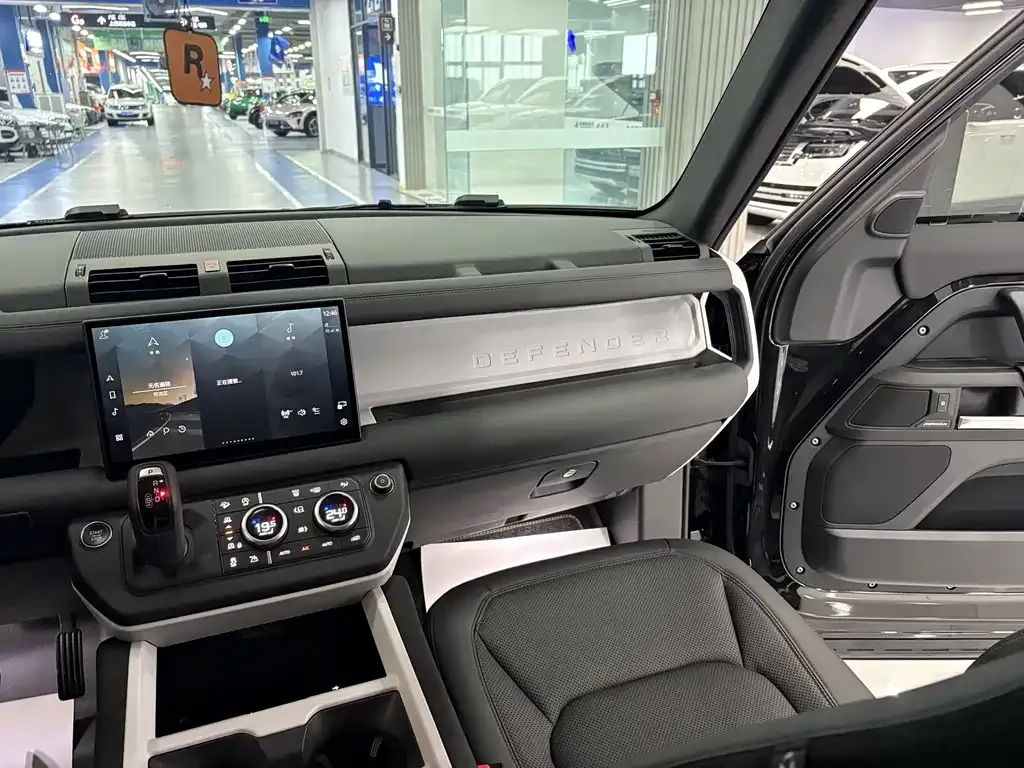 Land Rover Defender 2025 из CN, фото 10