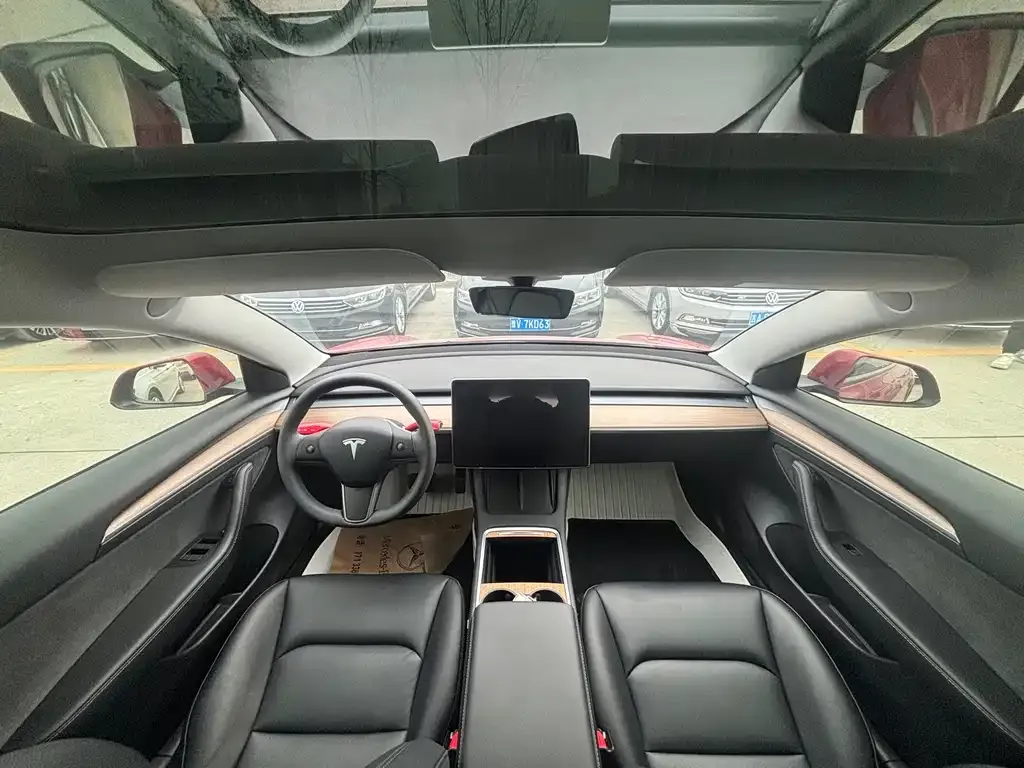 Tesla Model 3 — фото 6
