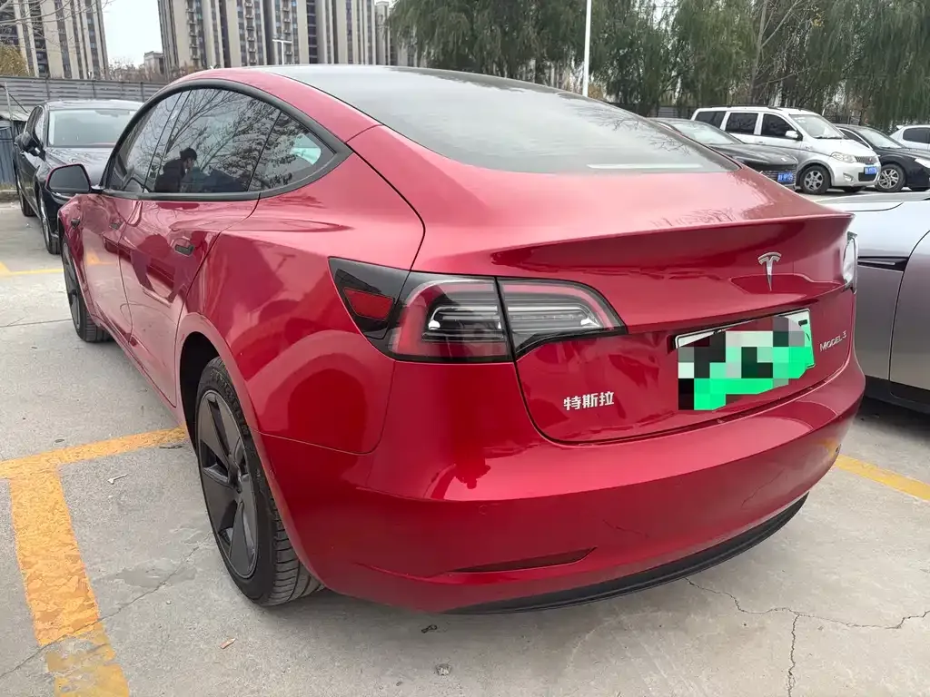 Tesla Model 3 — фото 7
