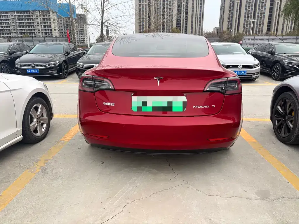 Tesla Model 3 — фото 8