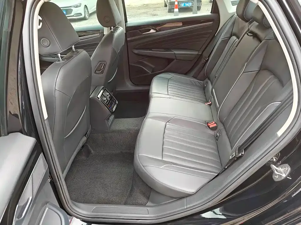 Volkswagen Passat 2022 из CN, фото 6