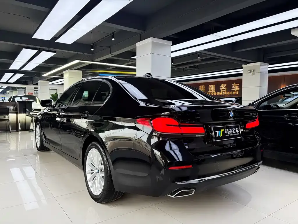 BMW 5 Series — фото 5