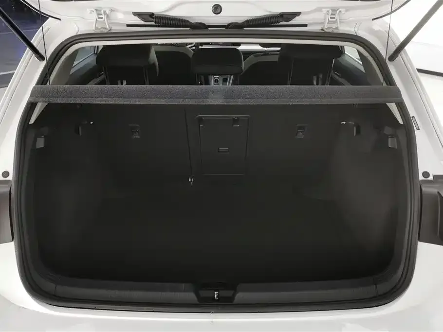 Volkswagen Golf 2022 из CN, фото 4