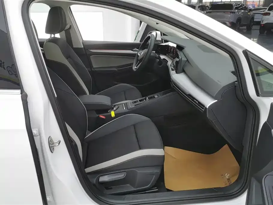 Volkswagen Golf 2022 из CN, фото 8