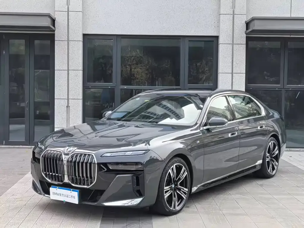 BMW 7 Series — фото 1