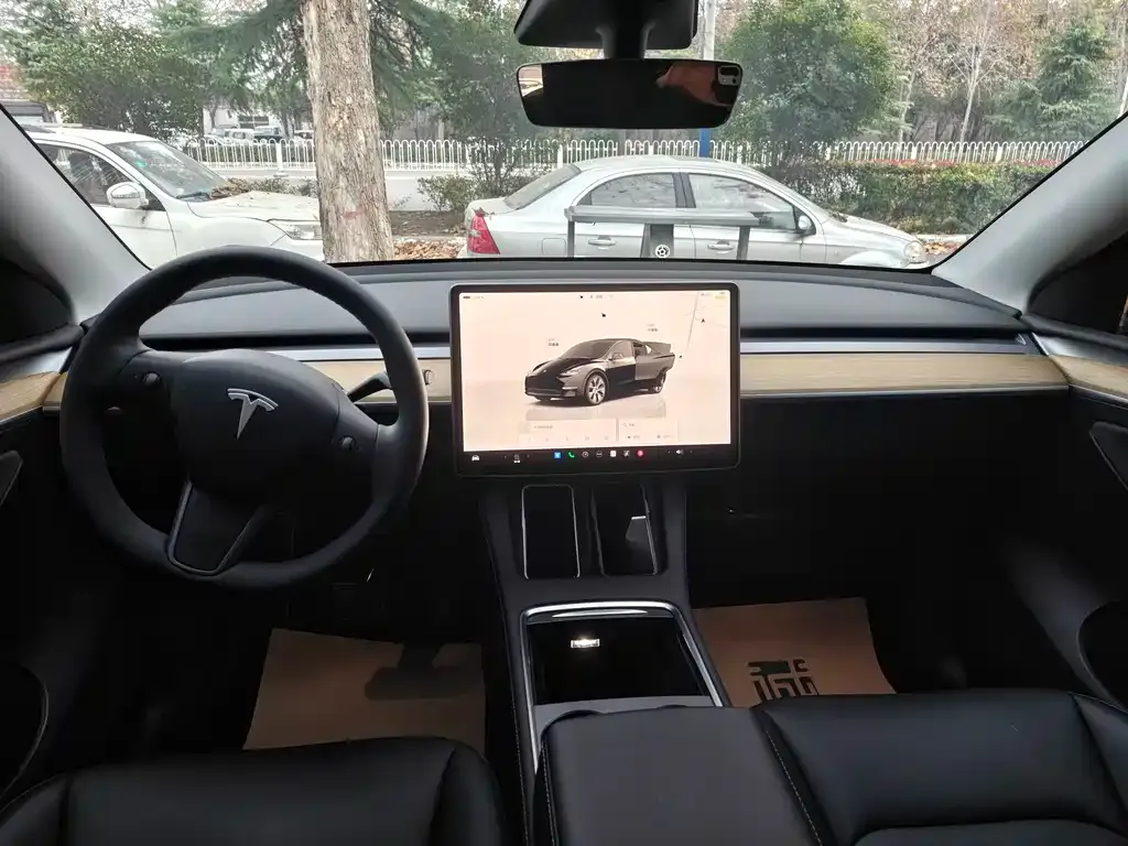 Tesla Model Y — фото 3