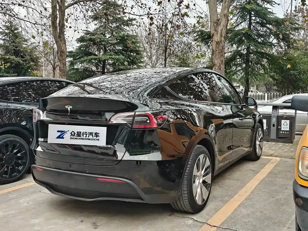 Tesla Model Y — фото 7