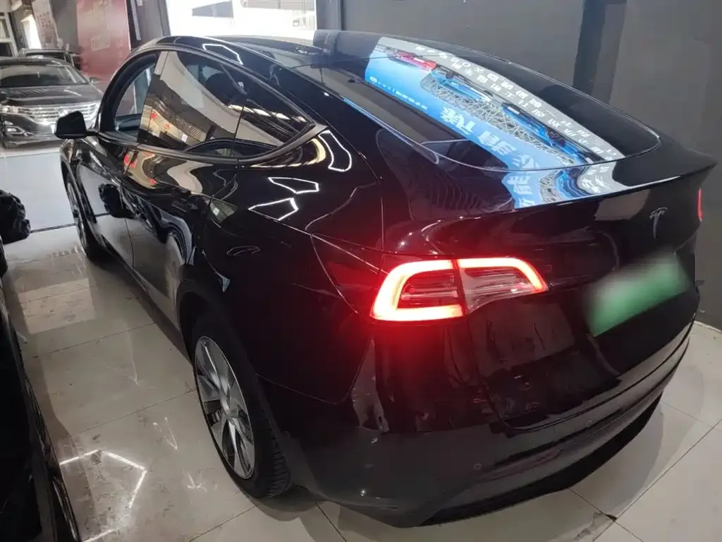 Tesla Model Y — фото 4